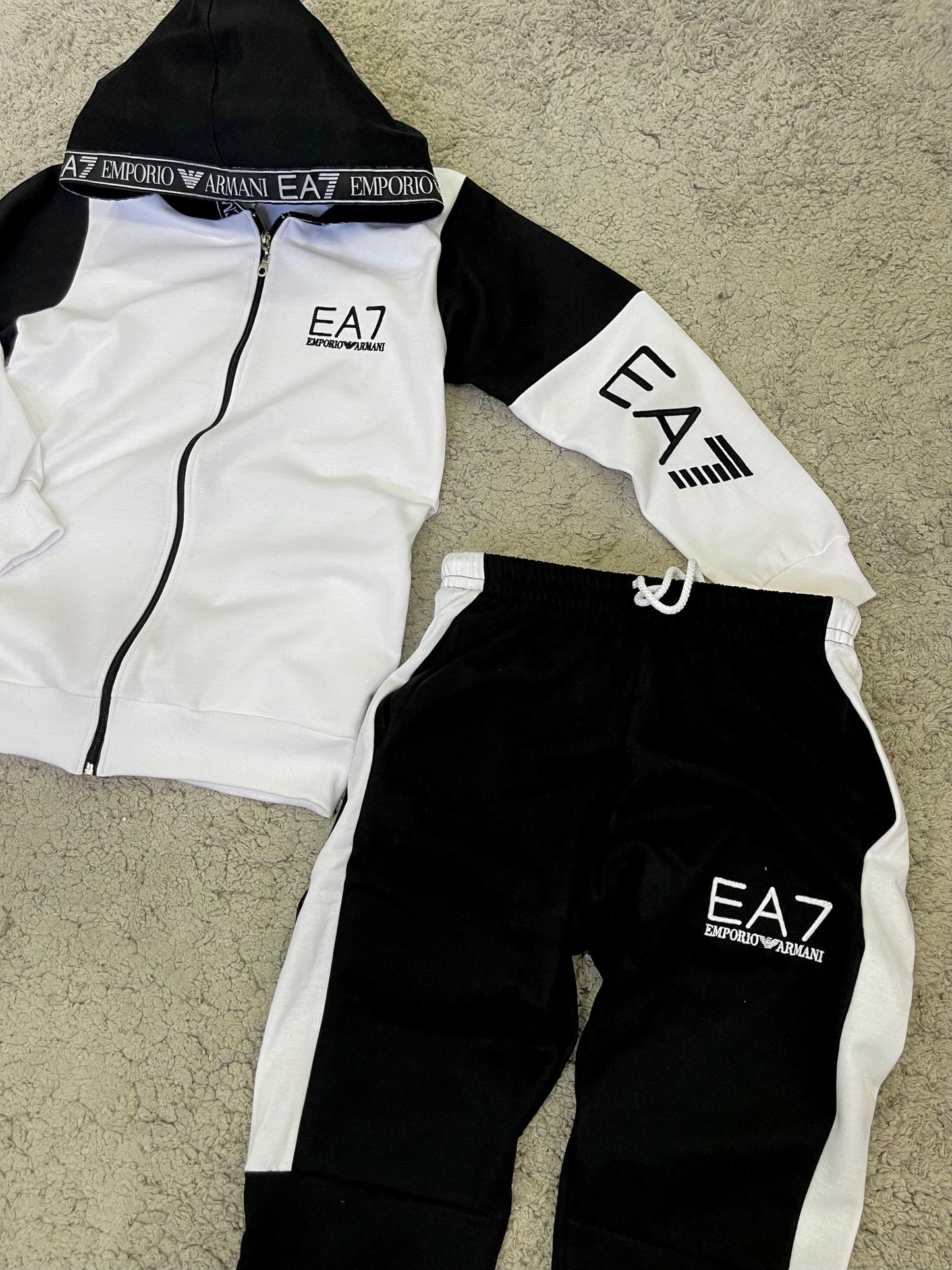 Novedad Chándal EA7 “blanco”