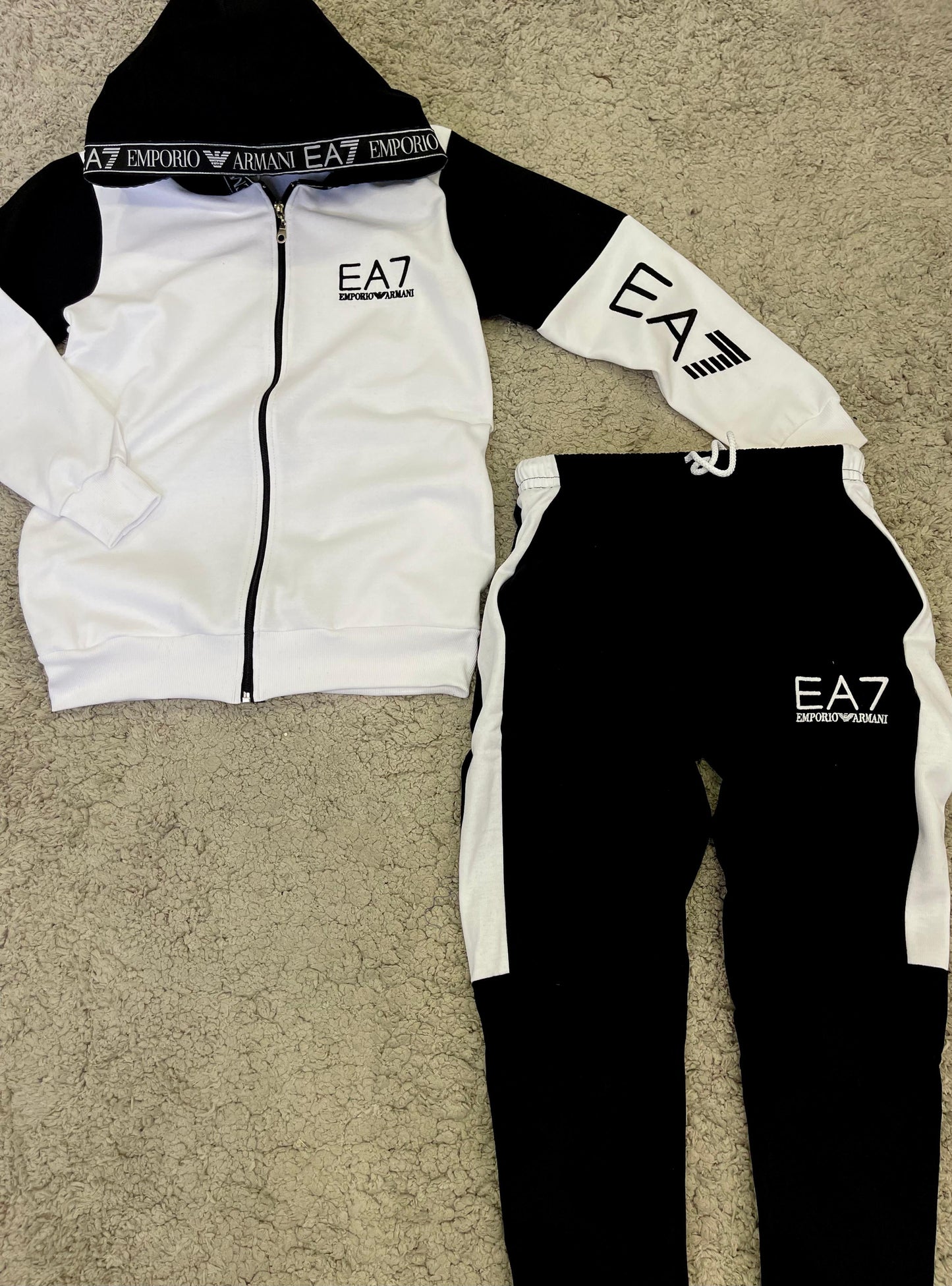 Novedad Chándal EA7 “blanco”