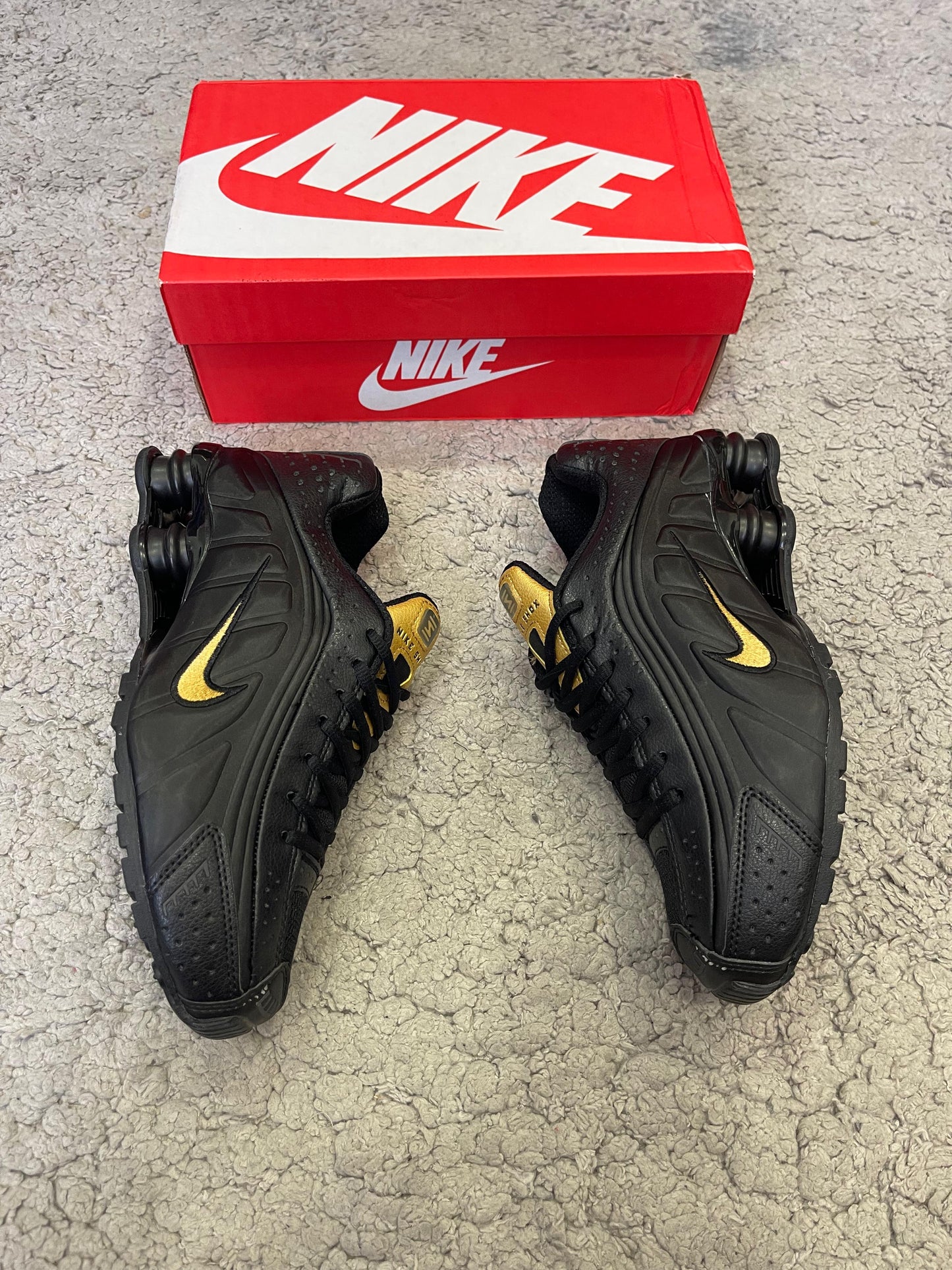 Nike Shox R4 negras