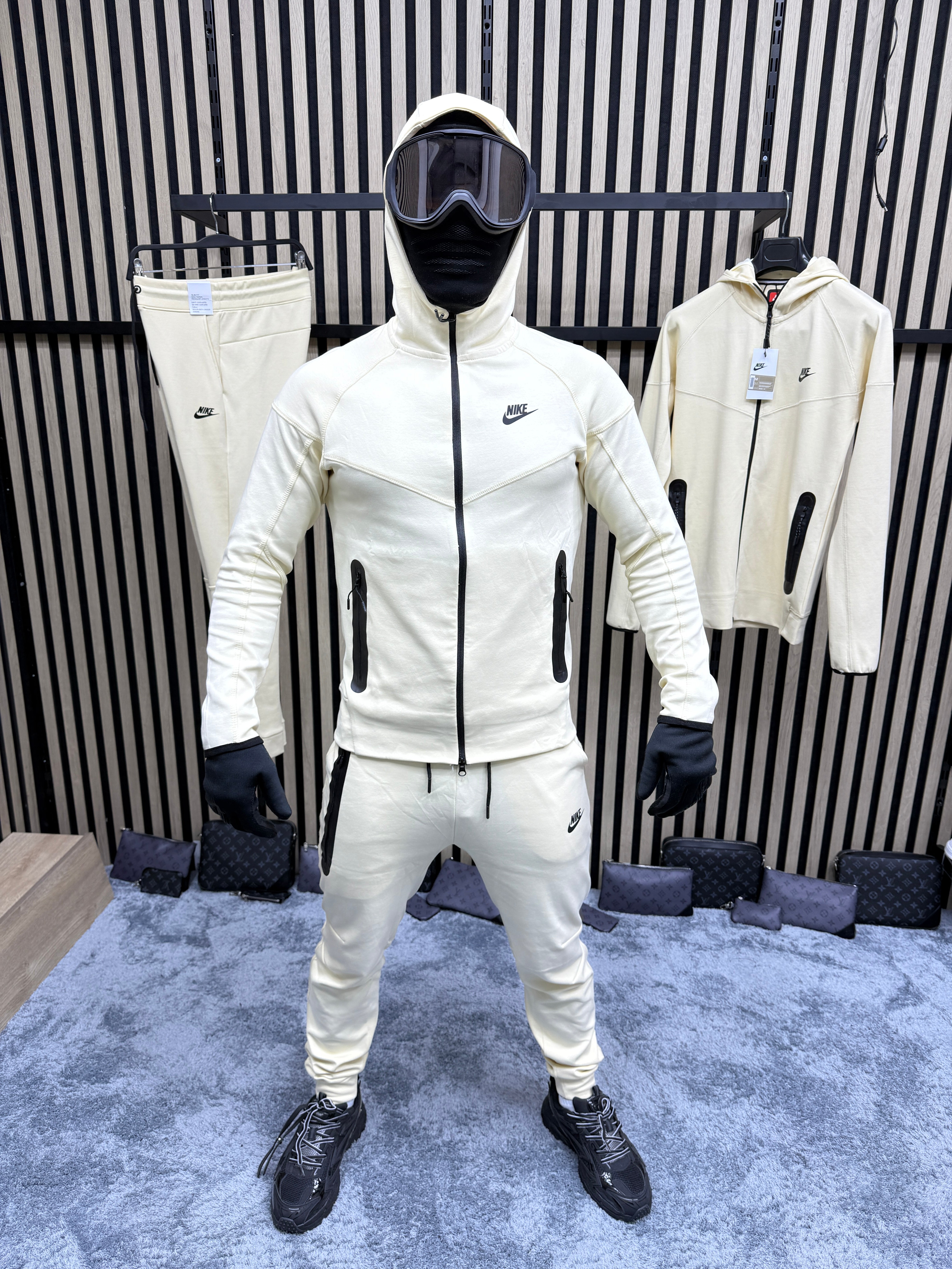 Chandal Nike Tech ( Crema )