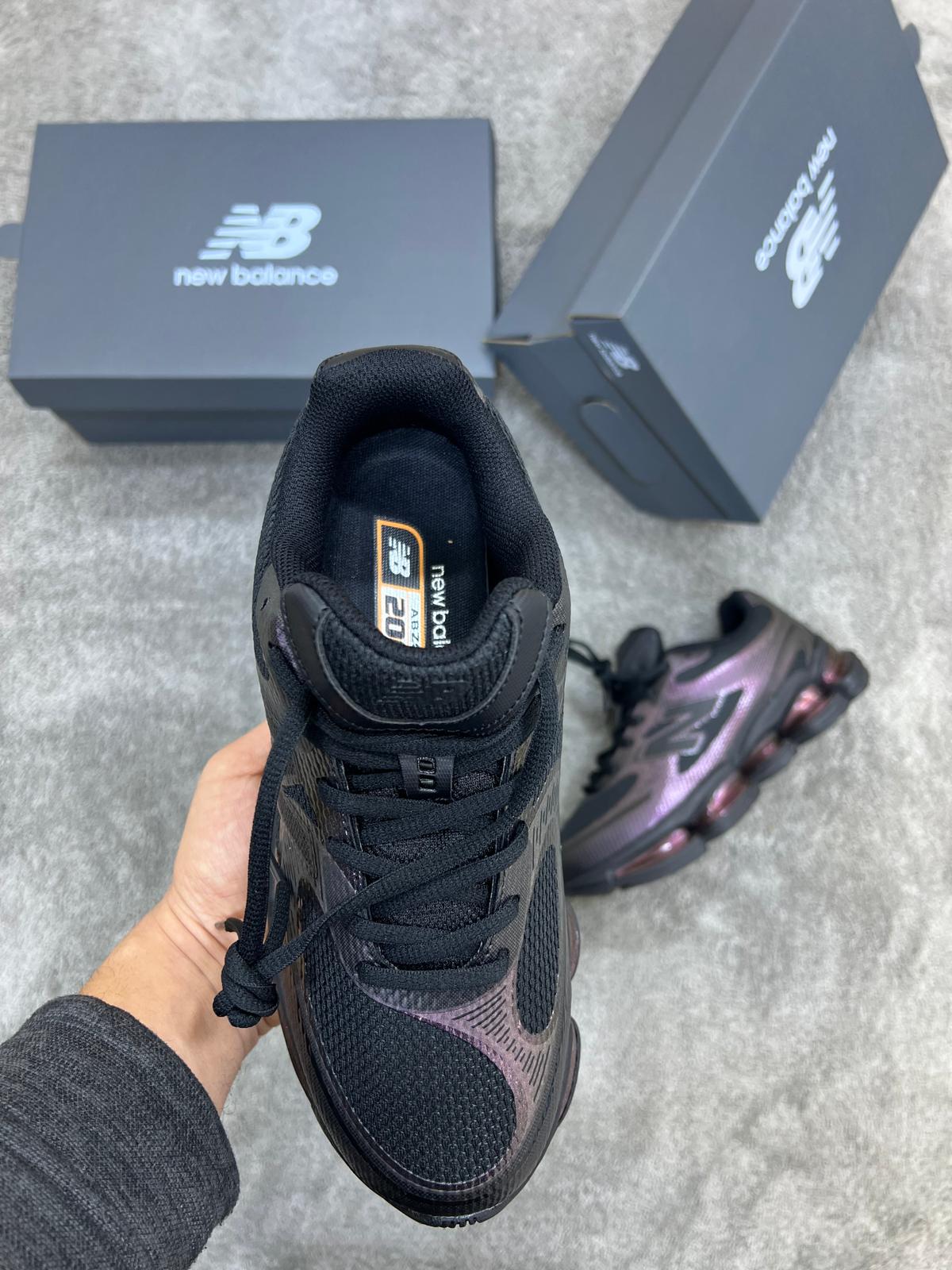 New Balance 2000