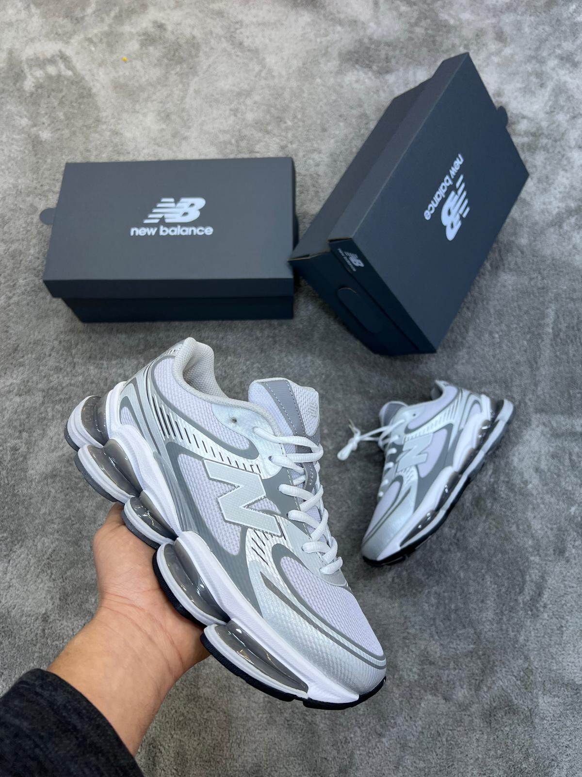 New Balance 2000