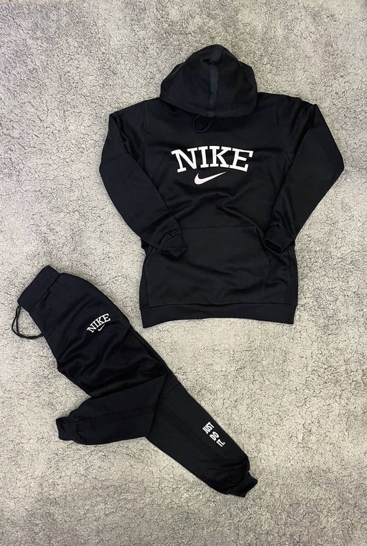 Chándal Nike negro “novedad”