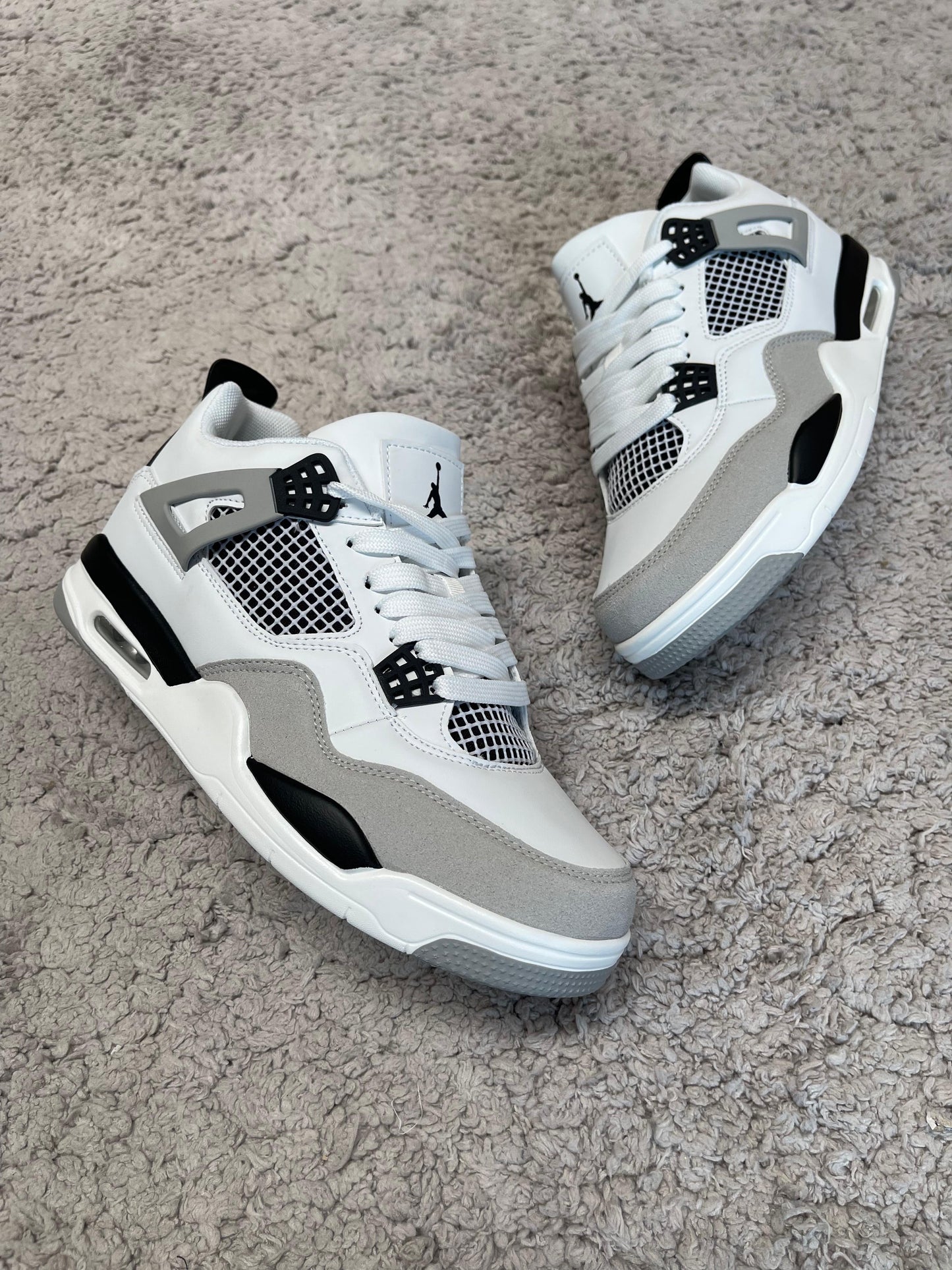 Jordan retro 4 blancas/negras