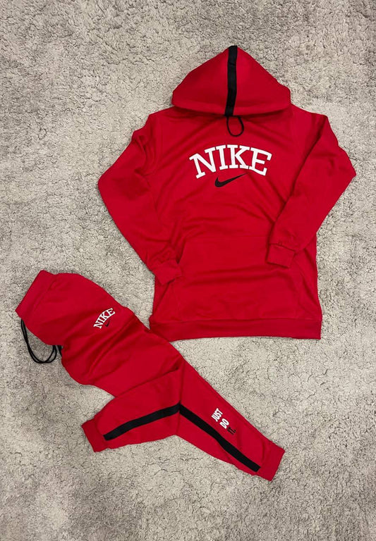 Chándal Nike rojo “novedad”