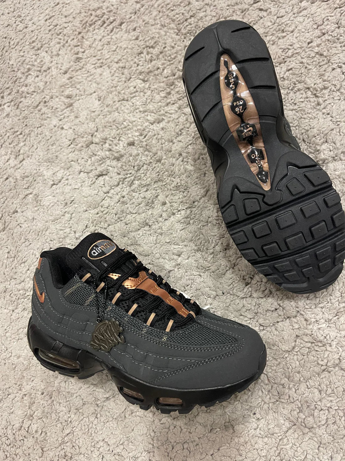 Pack de Nike Tech x Syna World y Zapatillas Syna