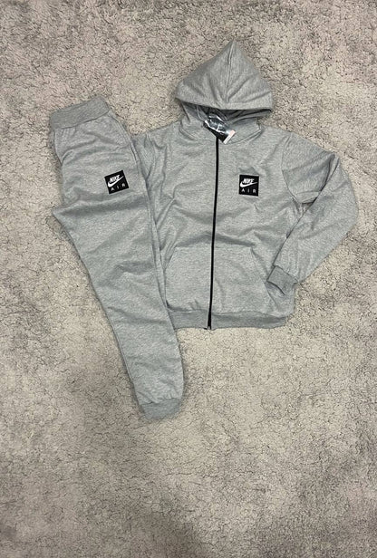 Chándal Nike gris “novedad”