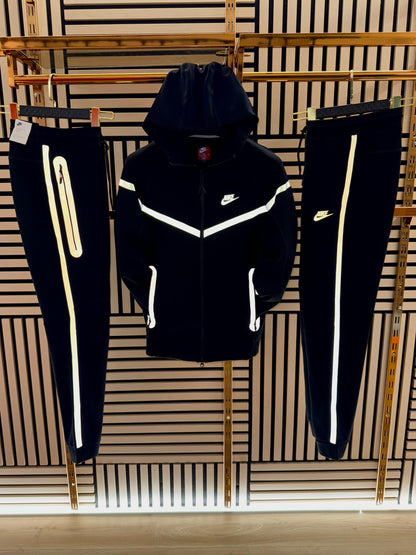 Nike Tech blanco y negro “maxima calidad”