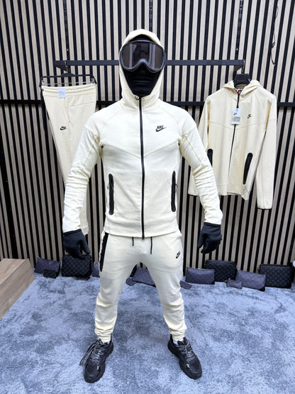 Chandal Nike Tech ( Crema )