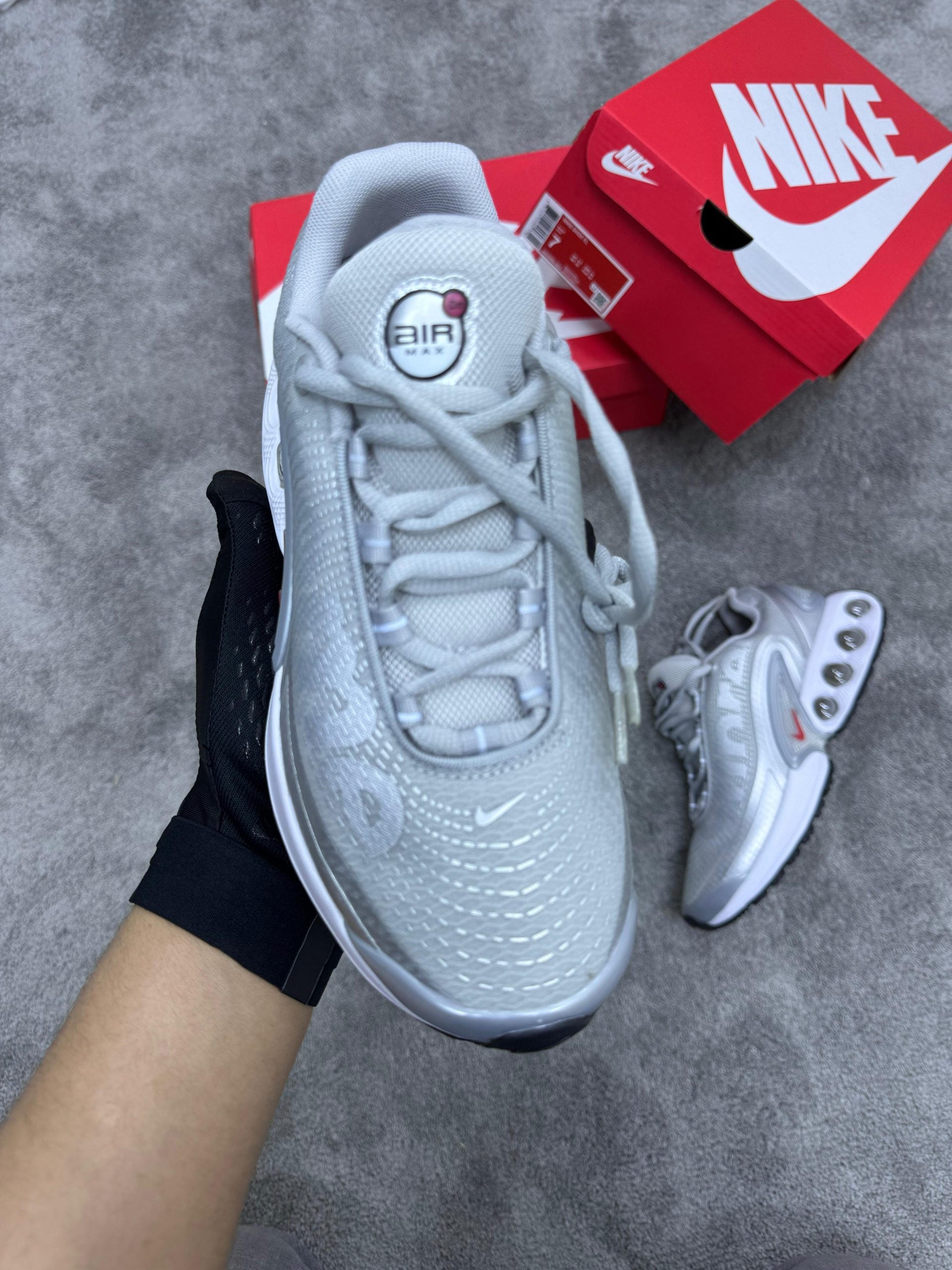 Air Max DN ( Supreme ) ⚪