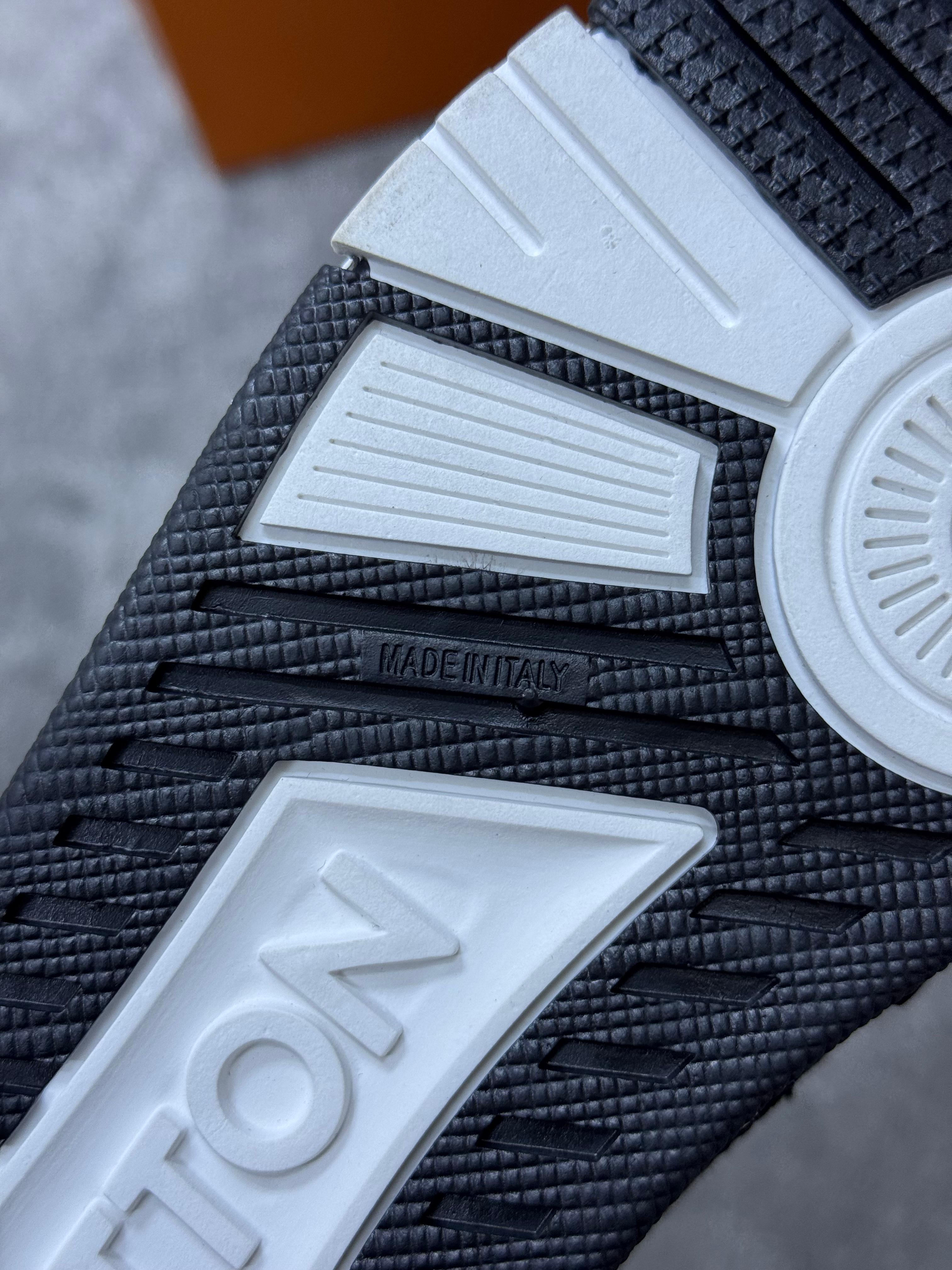 Louis Vuitton Trainer ( Negro )